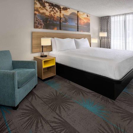 Days Inn Of Frederick By Wyndham Exteriör bild