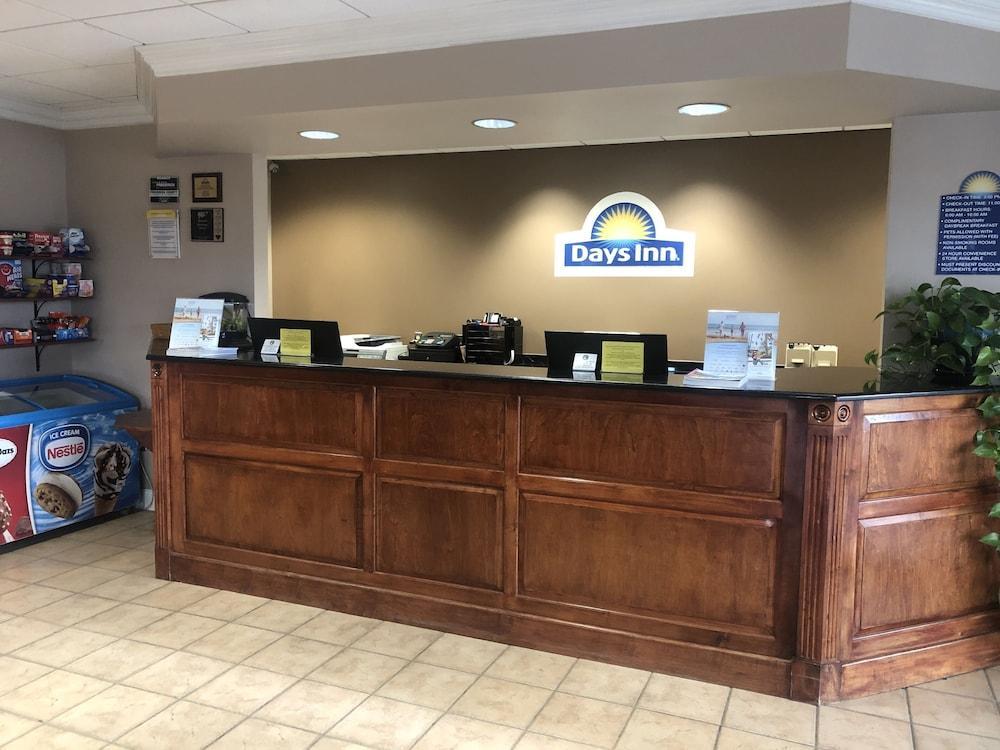 Days Inn Of Frederick By Wyndham Exteriör bild
