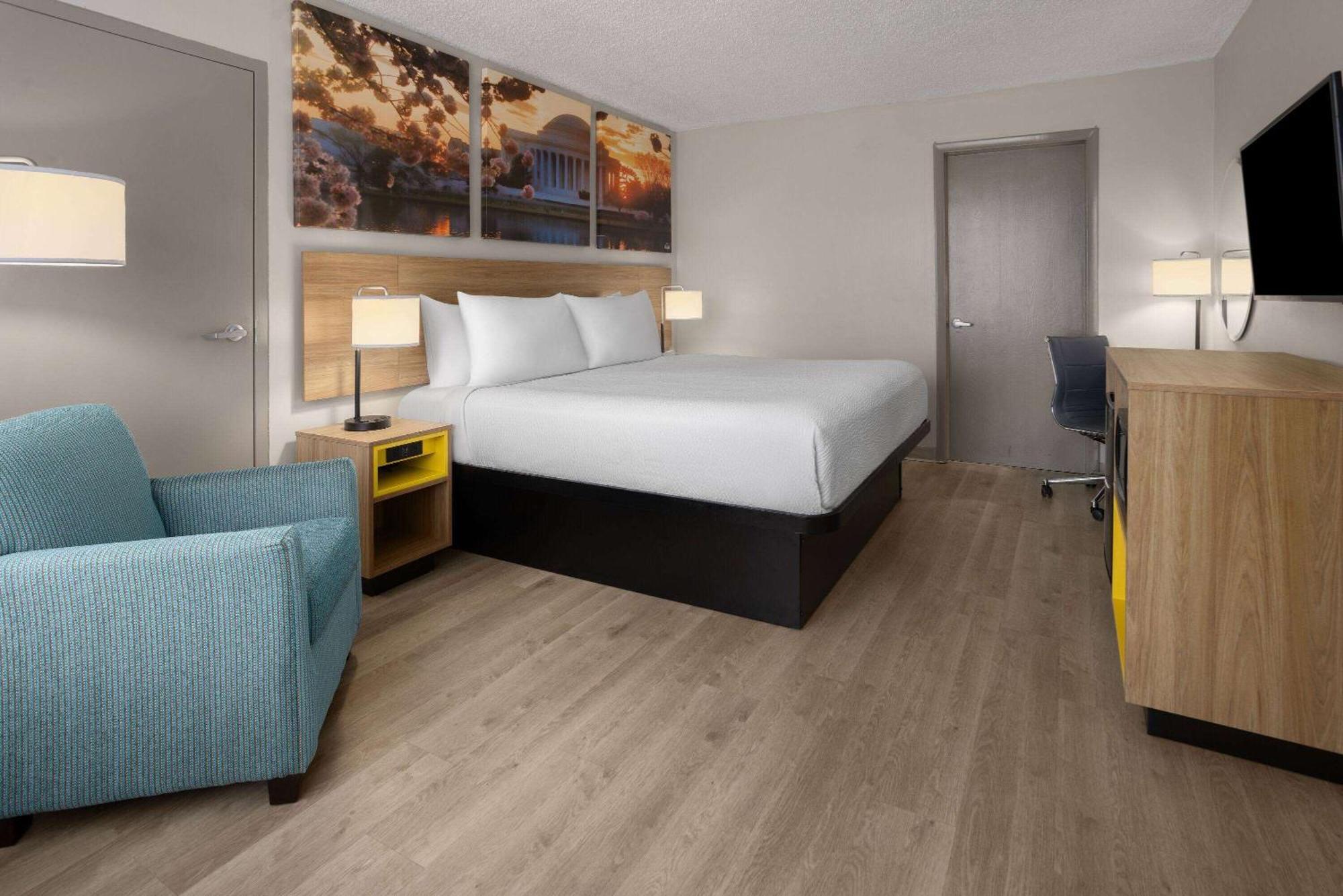 Days Inn Of Frederick By Wyndham Exteriör bild