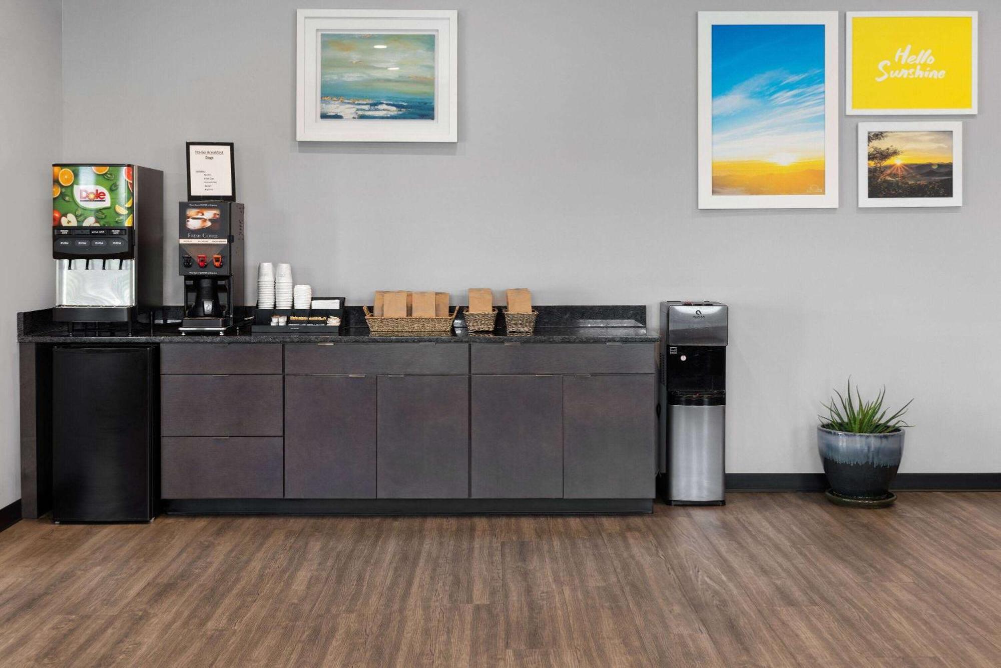 Days Inn Of Frederick By Wyndham Exteriör bild
