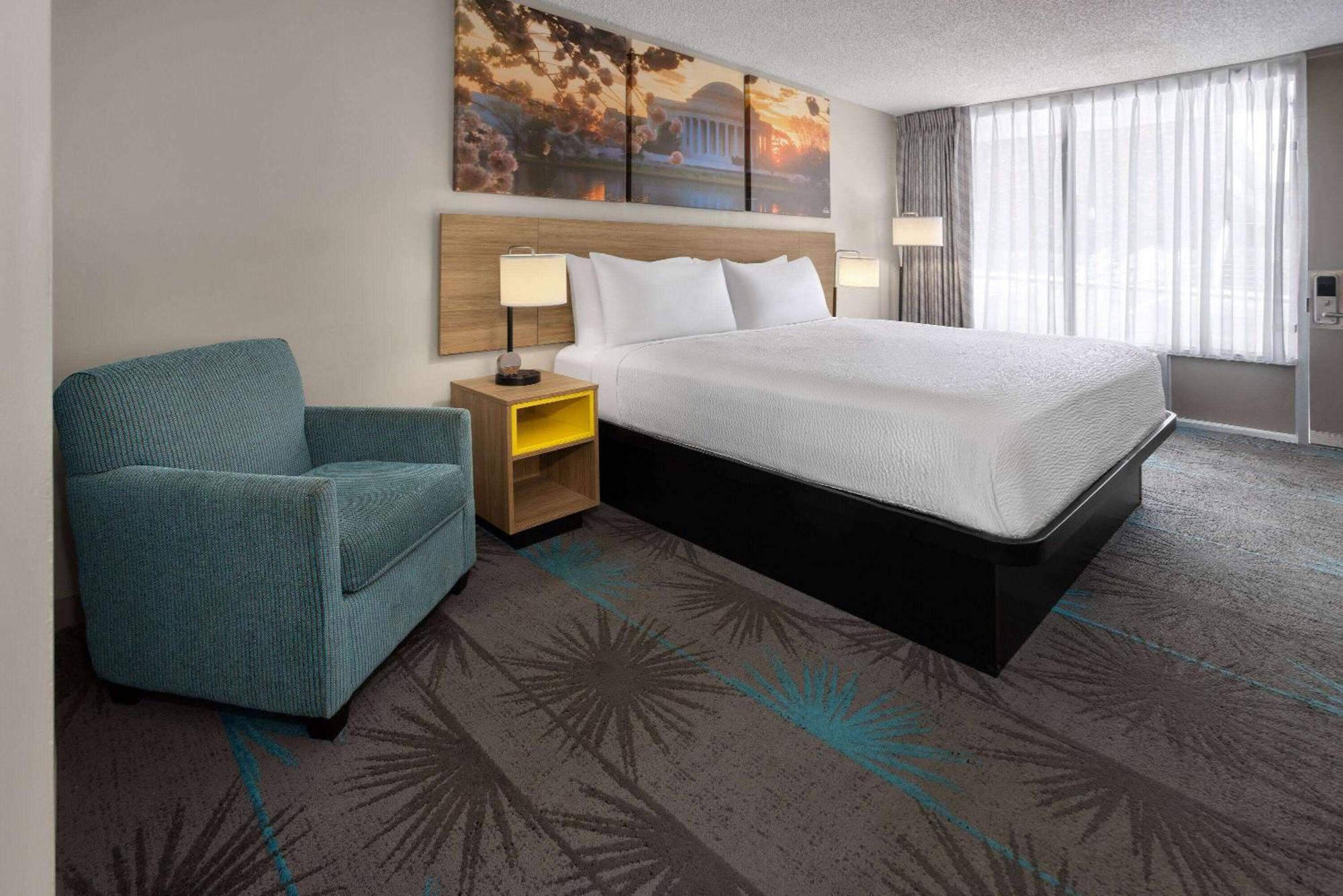 Days Inn Of Frederick By Wyndham Exteriör bild