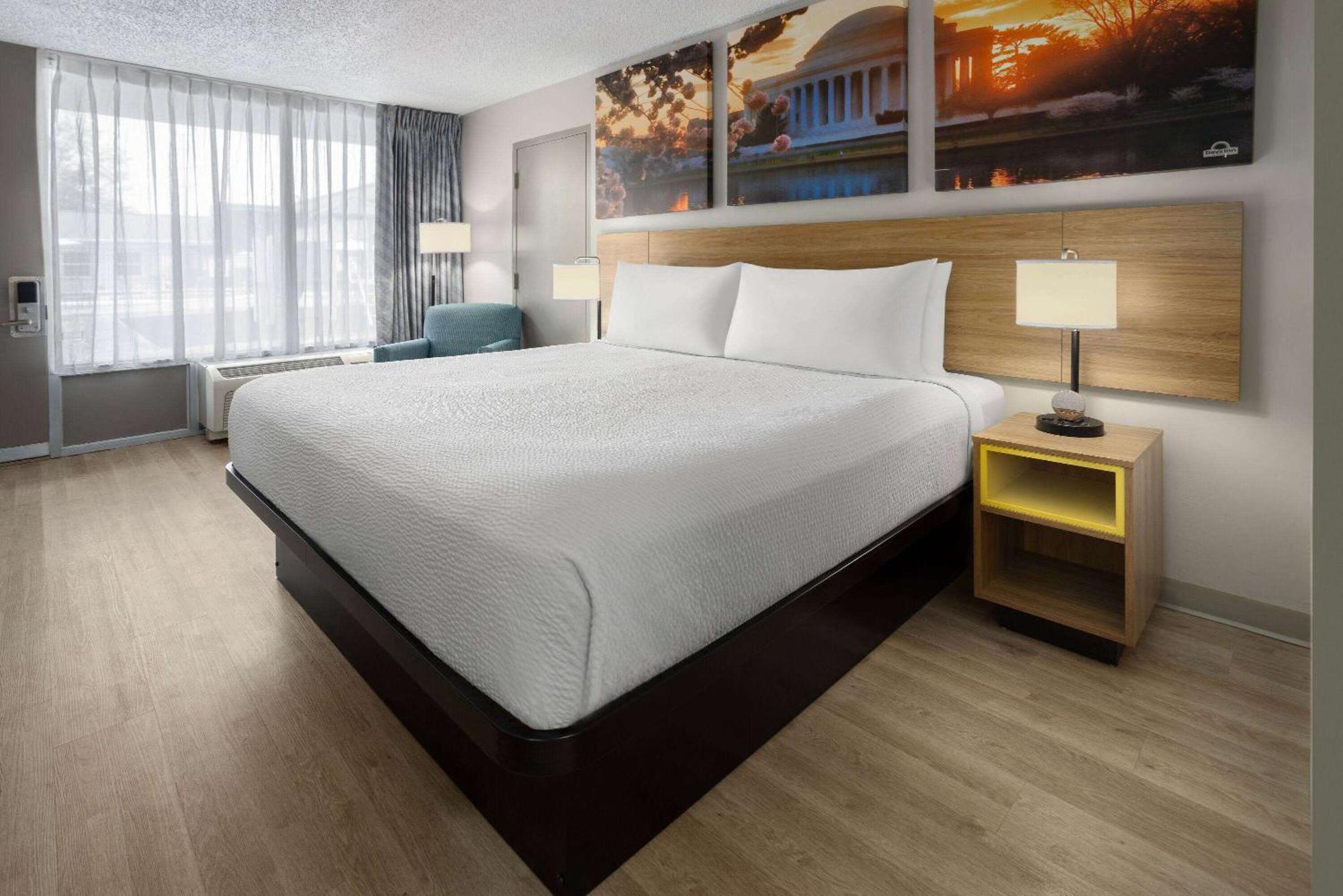 Days Inn Of Frederick By Wyndham Exteriör bild