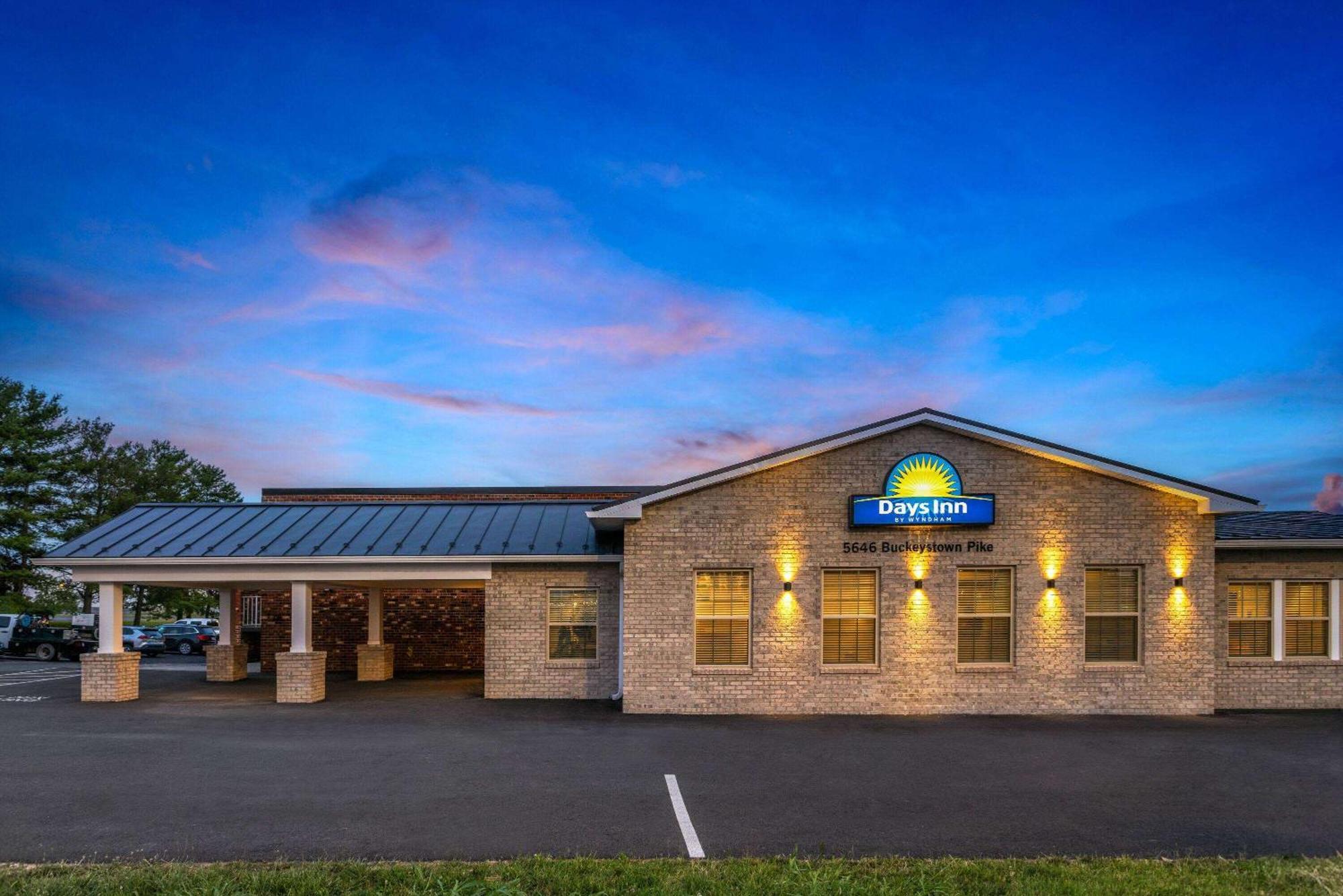 Days Inn Of Frederick By Wyndham Exteriör bild